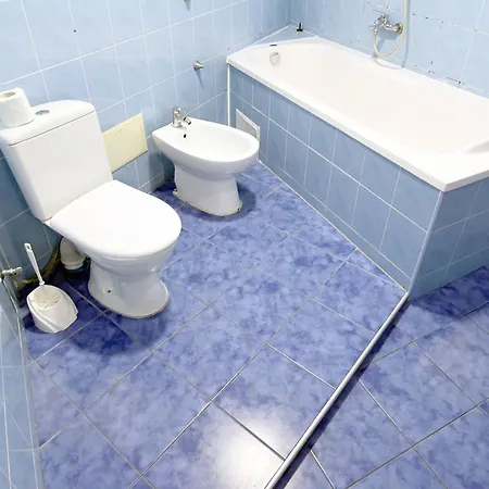 Buk On Svobody 6-8 *